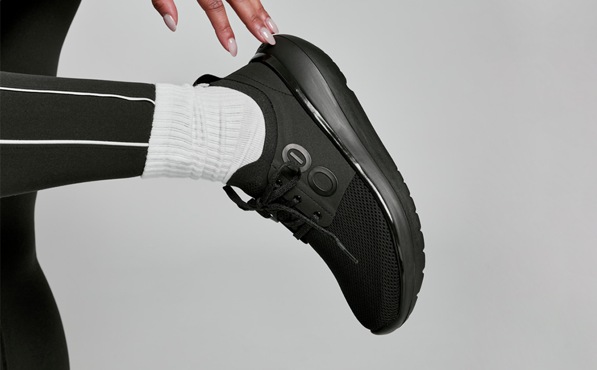 womens-oomy-stride-black-09-09-Womens_BlackStride2 Women's OOmy Stride - Black