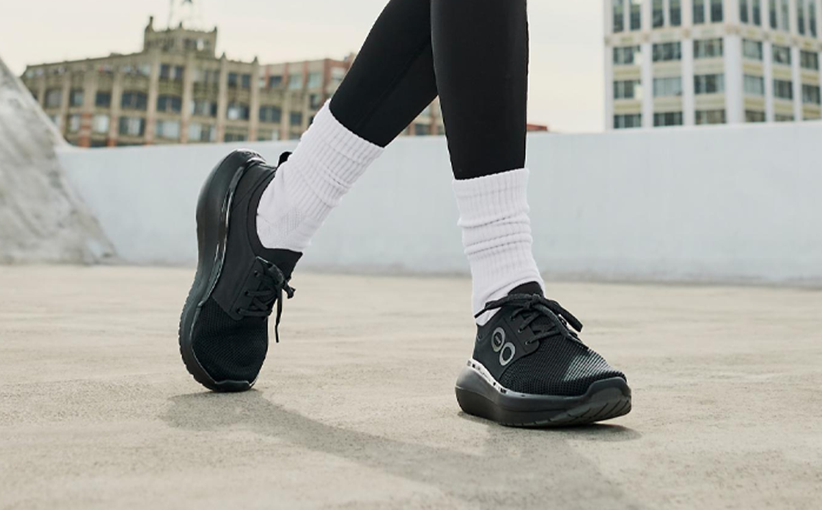 womens-oomy-stride-black-10-10-Womens_BlackStride3 Women's OOmy Stride - Black